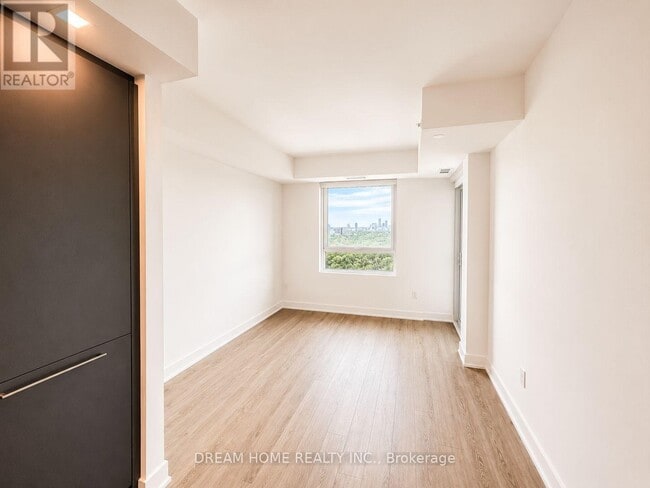 Building Photo - 609 Sherbourne St