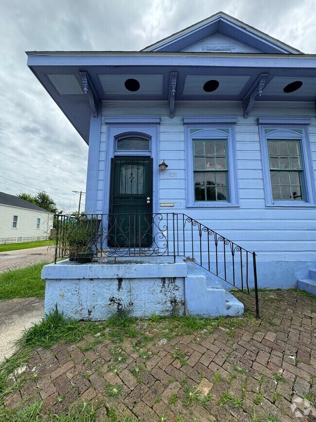 New St. Claude Apartments for Rent with Parking New Orleans, LA 1
