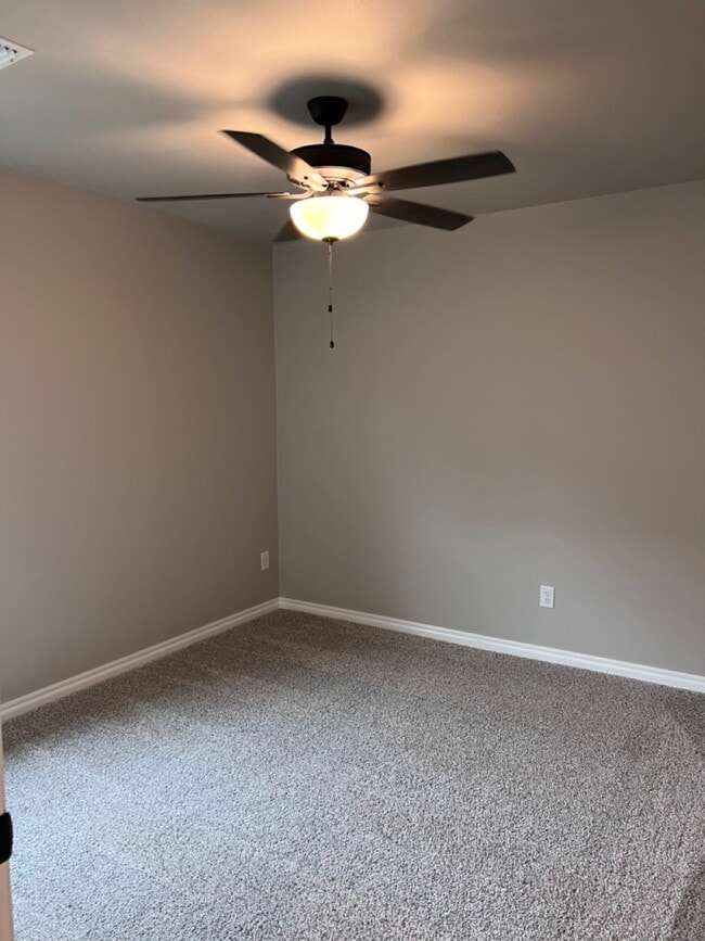 Foto del edificio - 8216 Poplar Dr