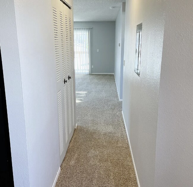 Building Photo - Beautiful two bedroom in a desirable locat...