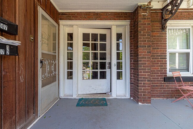 Building Photo - 2 Bed 1 Bath  apartment in Oklahoma city!