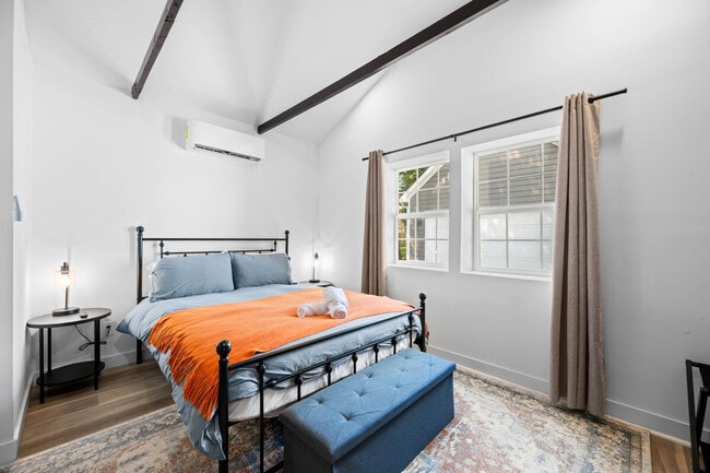 Foto del edificio - 906 Villa Ave