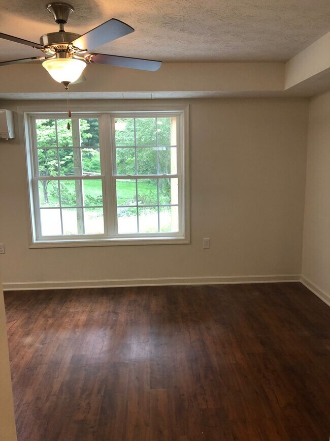 Foto del edificio - 1464 Taylor Grove Ln