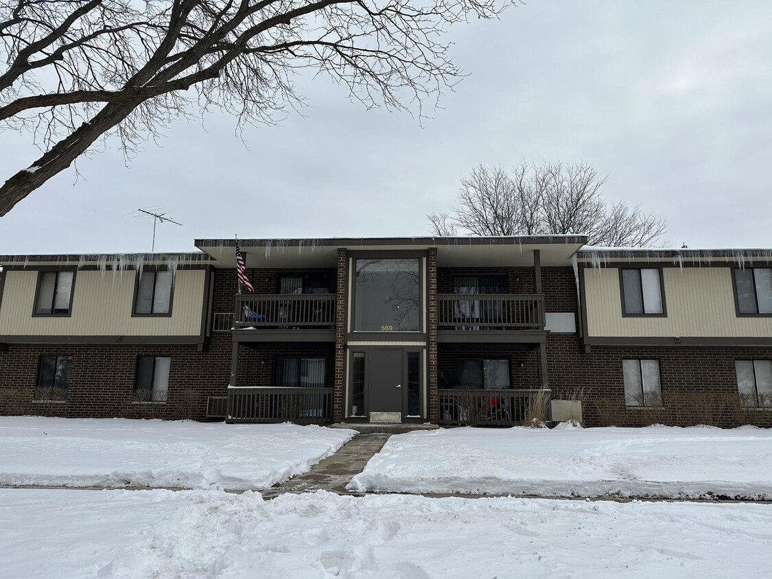 569 Somerset Ln Unit 8, Crystal Lake, IL 60014 Condo for Rent in