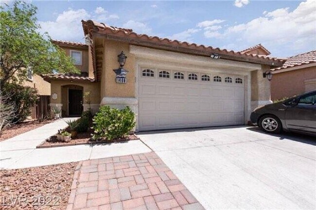 Foto del edificio - Must see 2 story 4 bed/3 bath home in the heart of SUMMERLIN