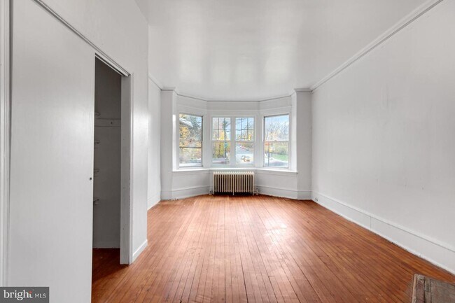 Building Photo - 6500 Lincoln Dr