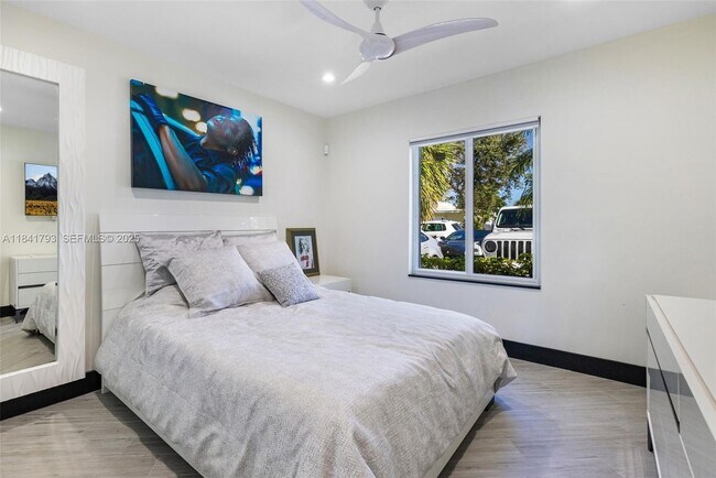 Foto del edificio - 517 S Riverside Dr