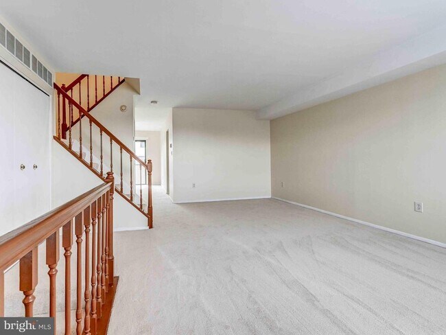 Foto del edificio - 18 Clinton Hill Ct