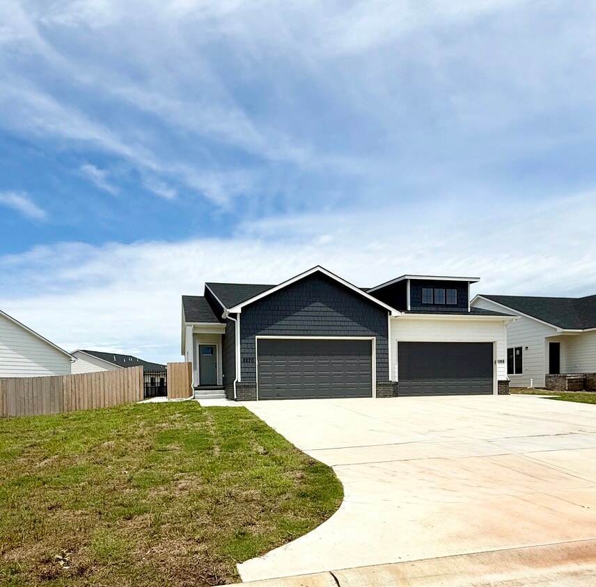 Foto principal - 5270 Pinecrest Ct N