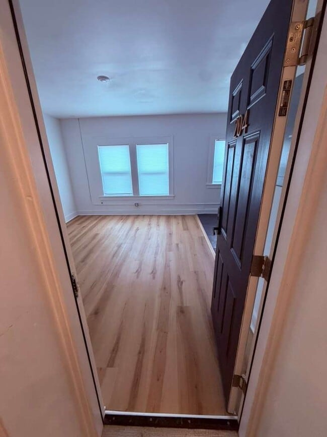Building Photo - 1384 W 83rd St