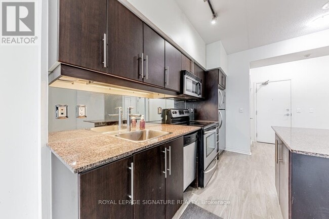 Building Photo - 2885 Bayview Ave