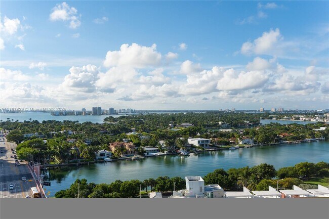 Foto del edificio - 6301 Collins Ave
