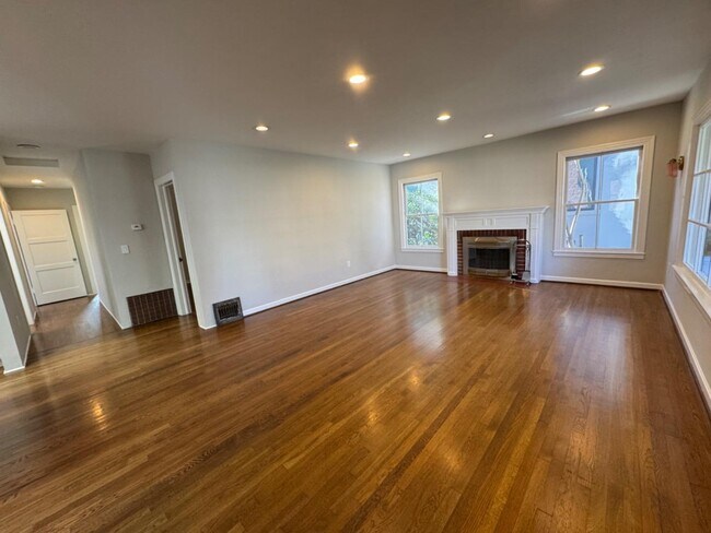 Building Photo - 1128 Clark Way