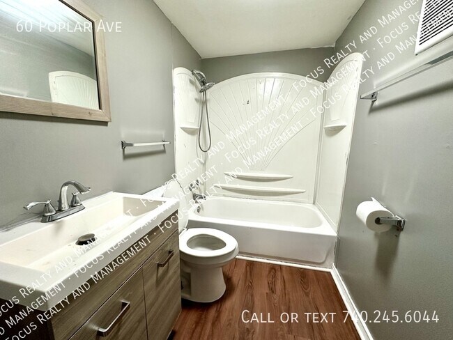 Foto del edificio - 60 Poplar Ave
