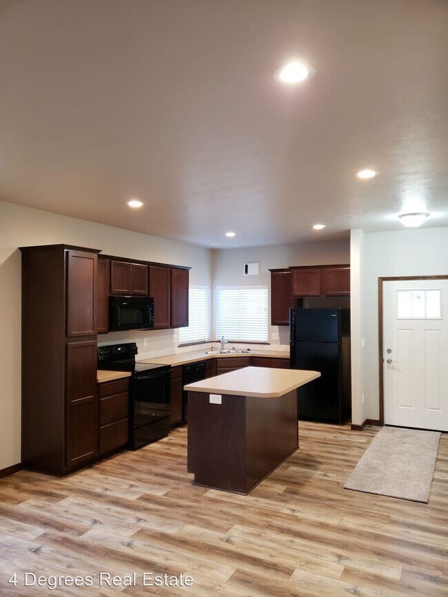 Foto del edificio - 13922-13924 E 14th Ln