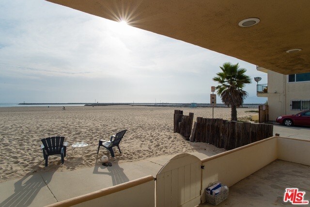 Foto del edificio - 6301 Ocean Front Walk