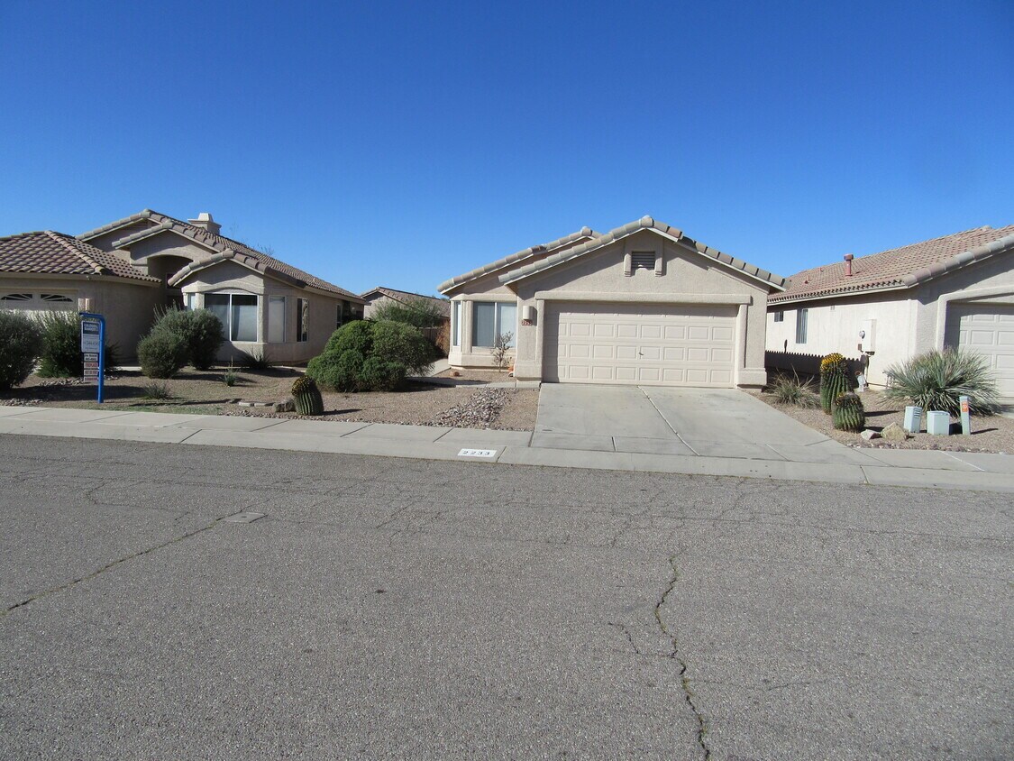 Primary Photo - 2233 W Catalina View Dr