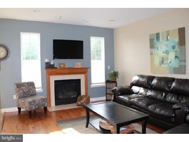Building Photo - 1025 Buckingham Dr