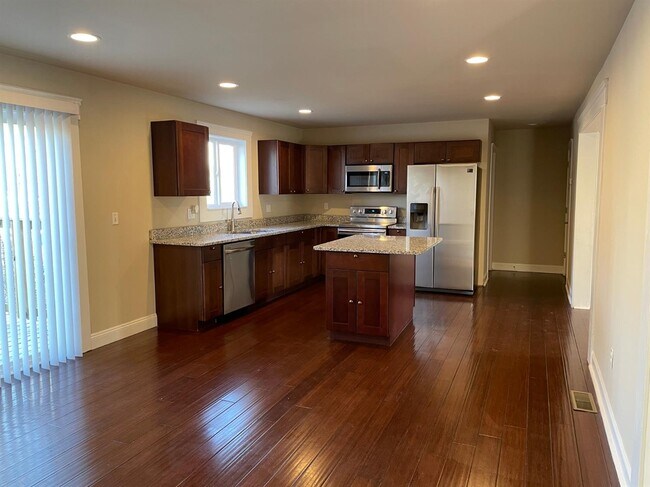 Foto del edificio - 155 N Maple Rd