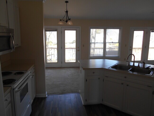 Building Photo - 128 Spring Blossom Ln
