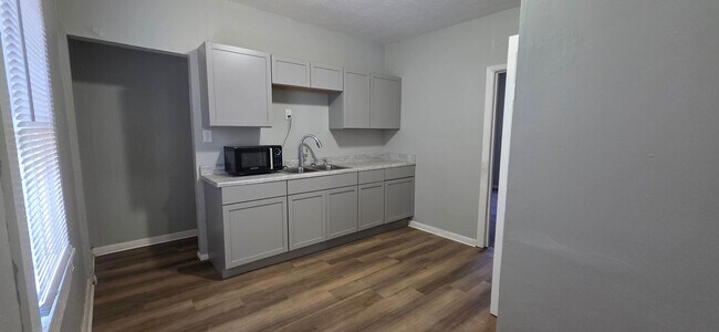 Foto del edificio - 1631 W 7th St