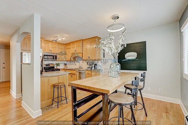 Building Photo - Beautiful Spacious Apartment For Rent, ALL...