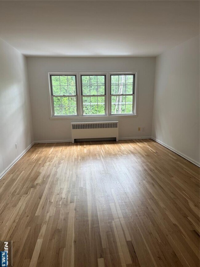 Foto del edificio - 171-183 Fort Lee Rd-1832B-1832B