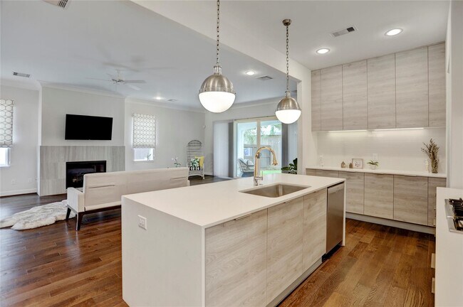 Foto del edificio - 1715 Maravilla Dr