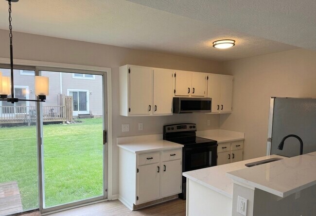 Building Photo - 5122 Singleton Dr