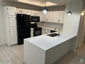 Building Photo - 11666 N 28th Dr