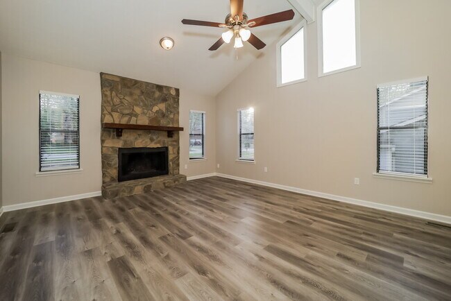 Foto del edificio - 6824 Creekwood Dr