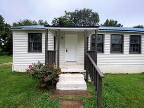 Building Photo - 104-105 7th Ave SE