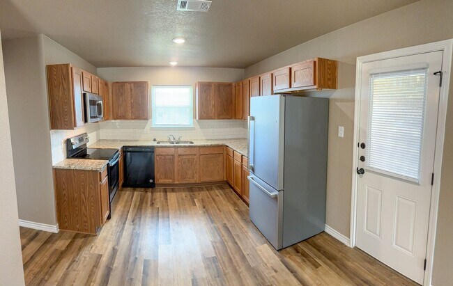 Building Photo - 1617 Pontotoc Trce