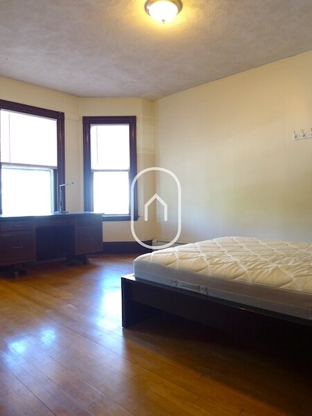 Building Photo - 71 Aldie St