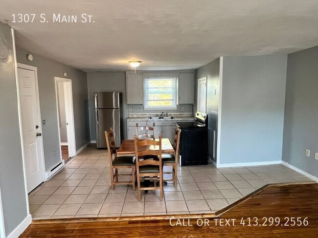 Photo - 1307 S Main St House