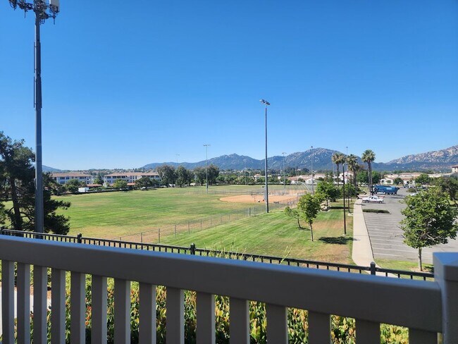 Foto del edificio - Beautiful Townhome in South Temecula with Views!