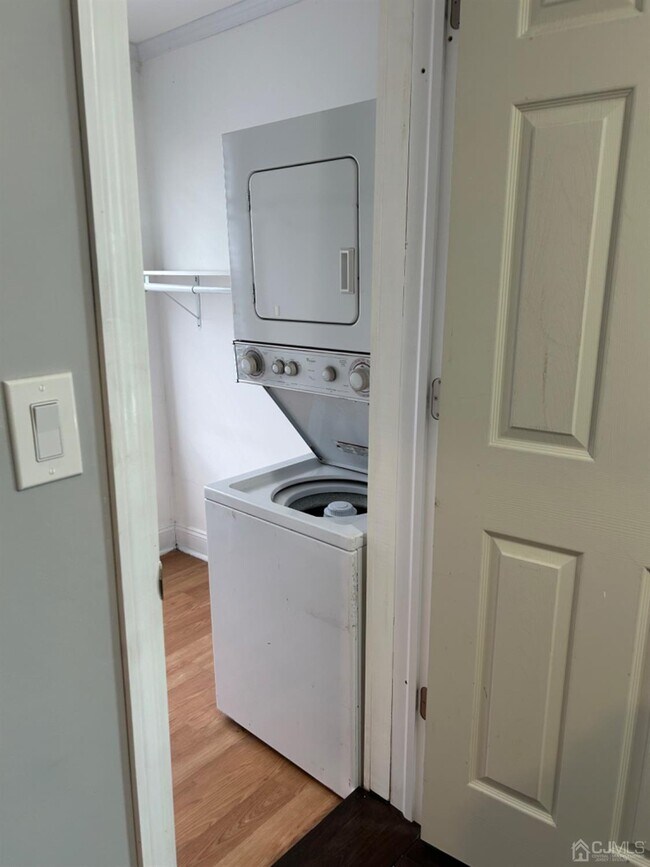 Foto del edificio - 338 Parker Ave