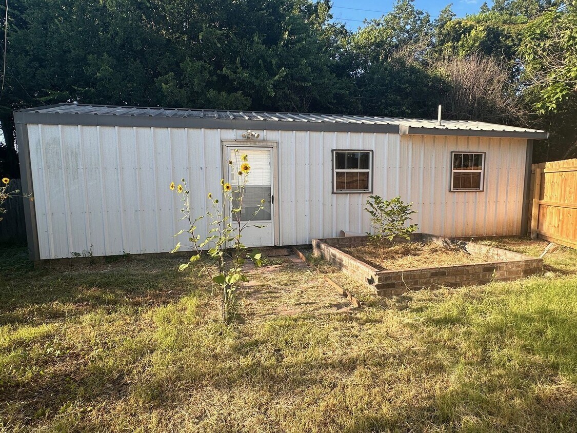 Primary Photo - 2200 Ridgecrest Cir