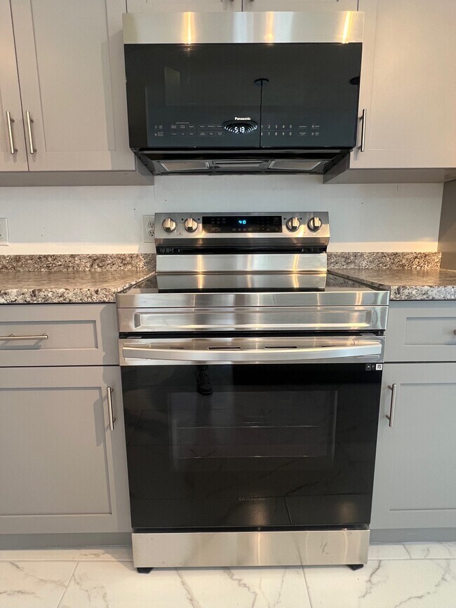 Building Photo - 220 SW 8th Ave