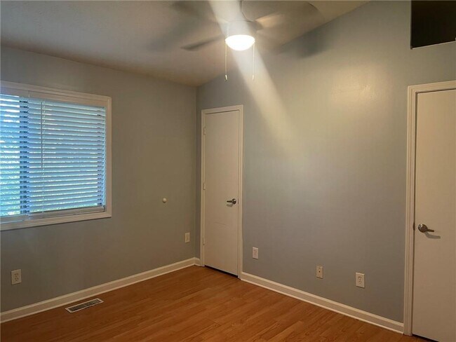 Building Photo - 5782 Glenn Hollow Ln
