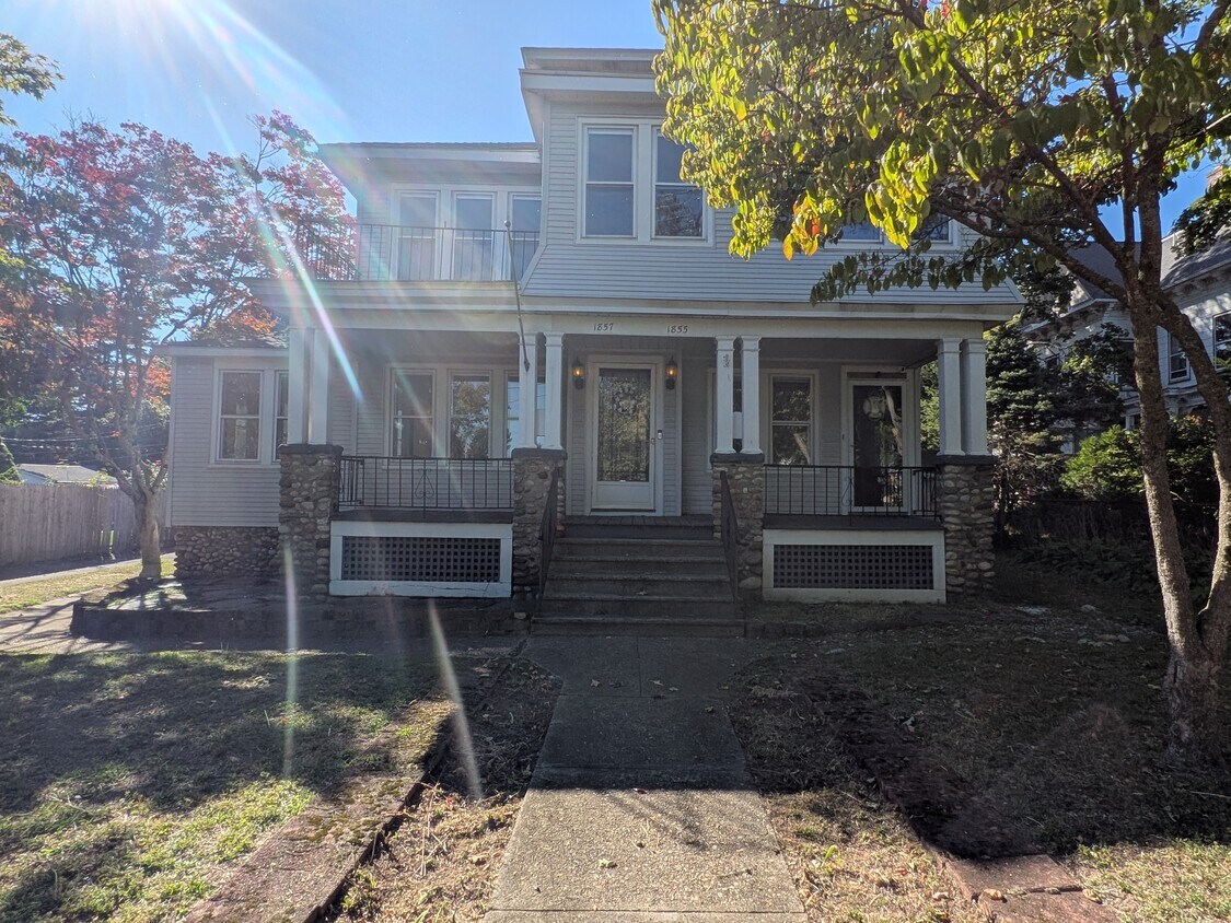 Foto principal - 1857 Northampton St