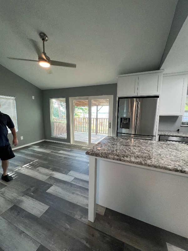 Building Photo - 900 Crazy Horse