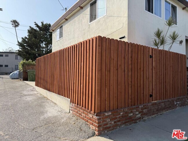 Building Photo - 2106 Pisani Pl