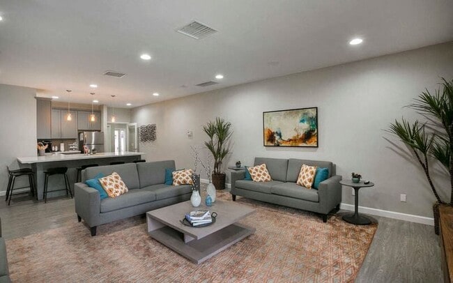 Building Photo - Redlands Park Apartments