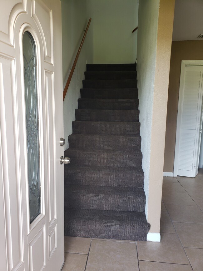 Escaleras - 5818 Butler Dr