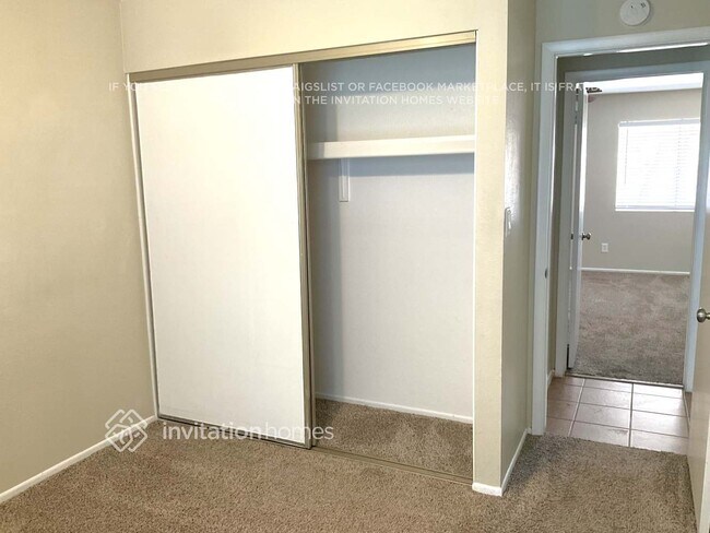 Foto del edificio - 811 E Hillview Cir