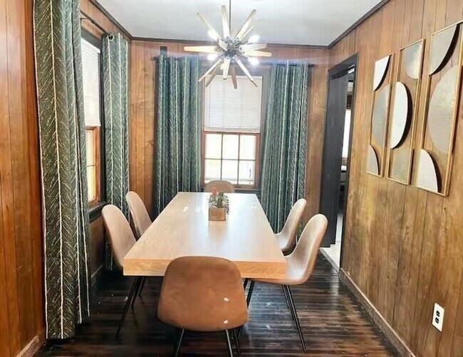 Foto del edificio - 2205 NW Crosby Blvd