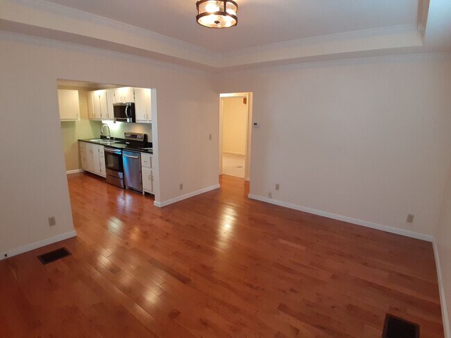 Foto del edificio - Radford, 2 BR / 2 BA, Available March 13th