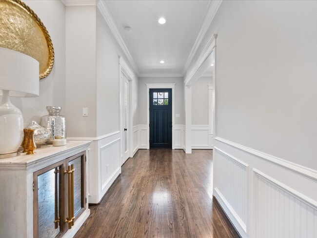 Foto del edificio - 331 E 26th St