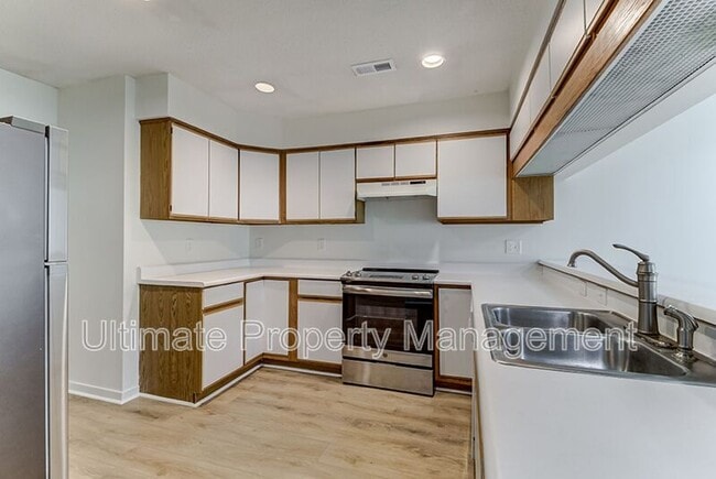 Building Photo - 6128 Inland Greens Dr